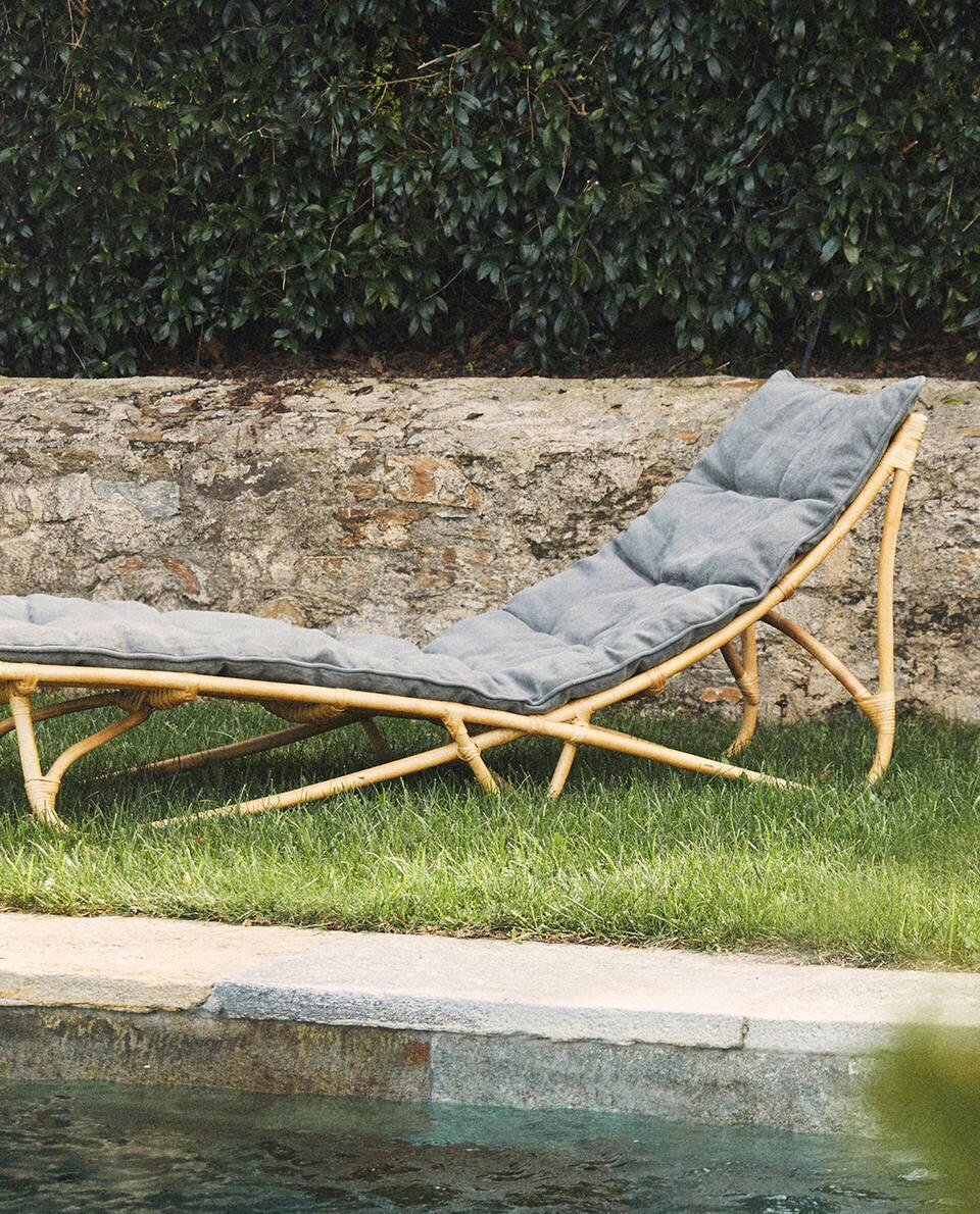 RATTAN LOUNGER