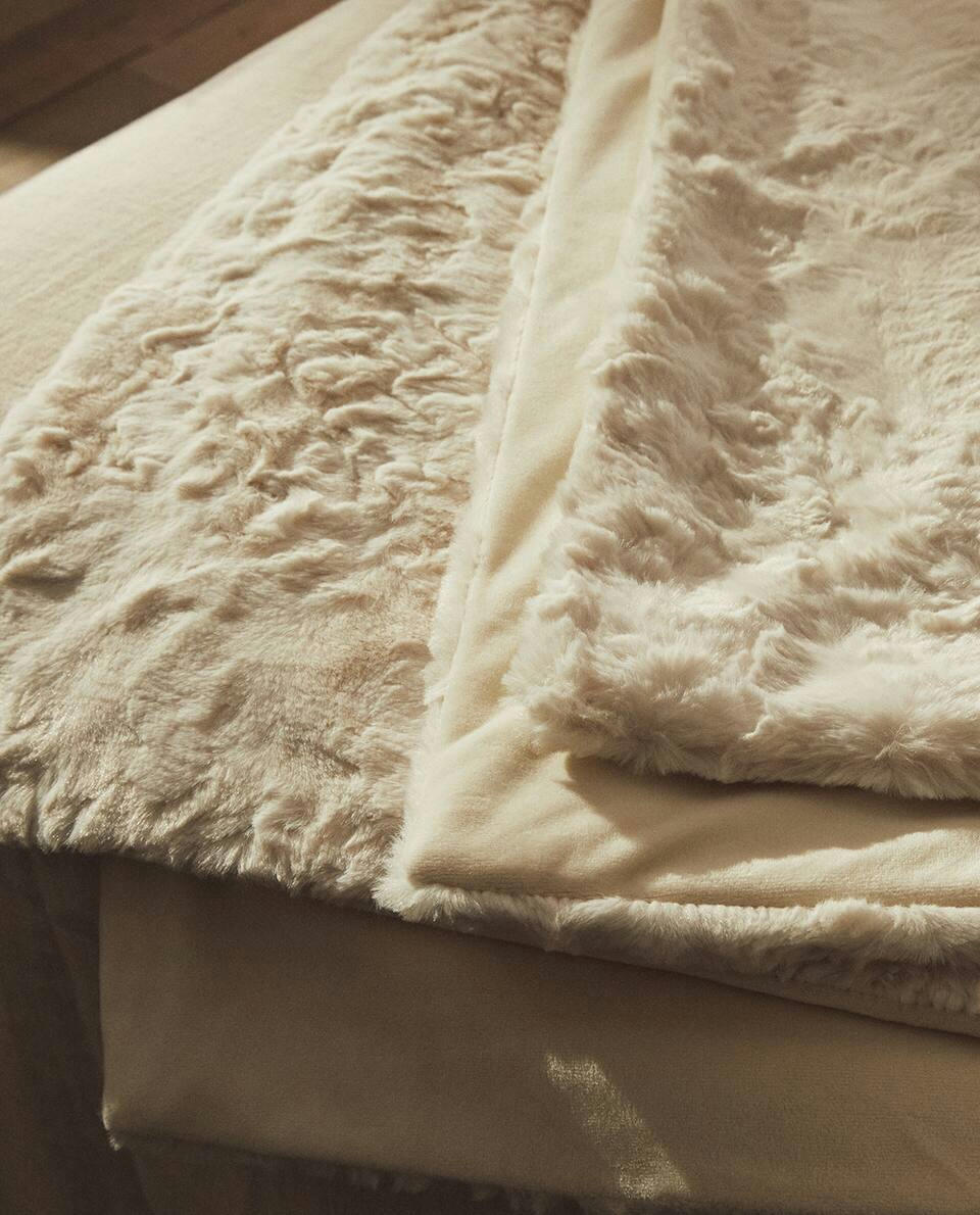 FAUX FUR BLANKET