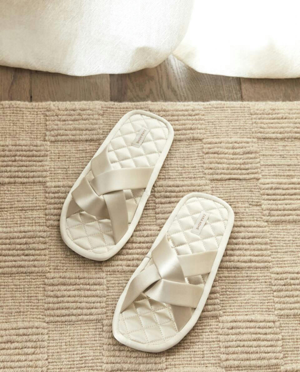 QUILTED SATEEN SLIPPERS