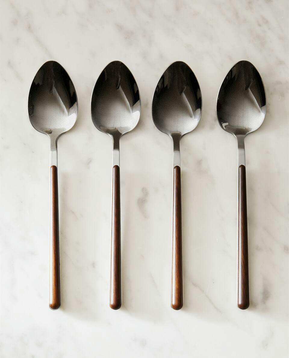 CUTLERY WITH HANDLE DETAIL