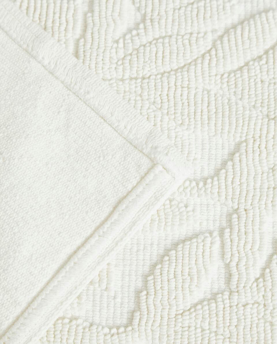 JACQUARD BATH MAT