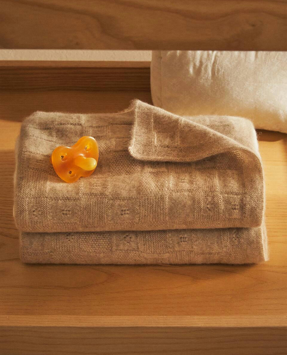 CASHMERE KNIT BLANKET