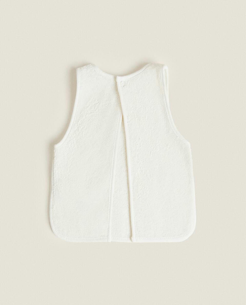 BIB WITH BUNNY APPLIQUé