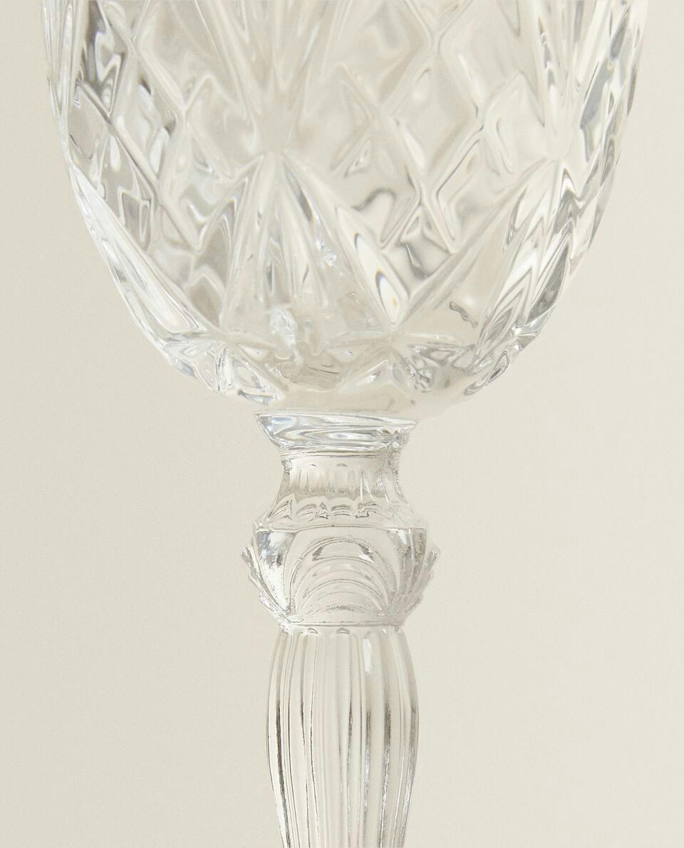 CUT CRYSTALLINE WINE GLASS