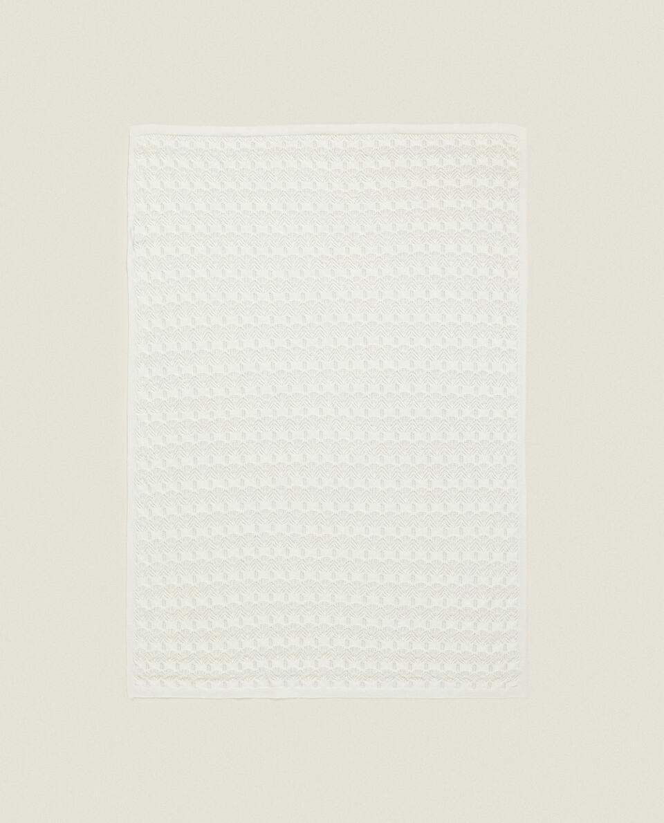 CHILDREN’S OPEN-KNIT COTTON BLANKET