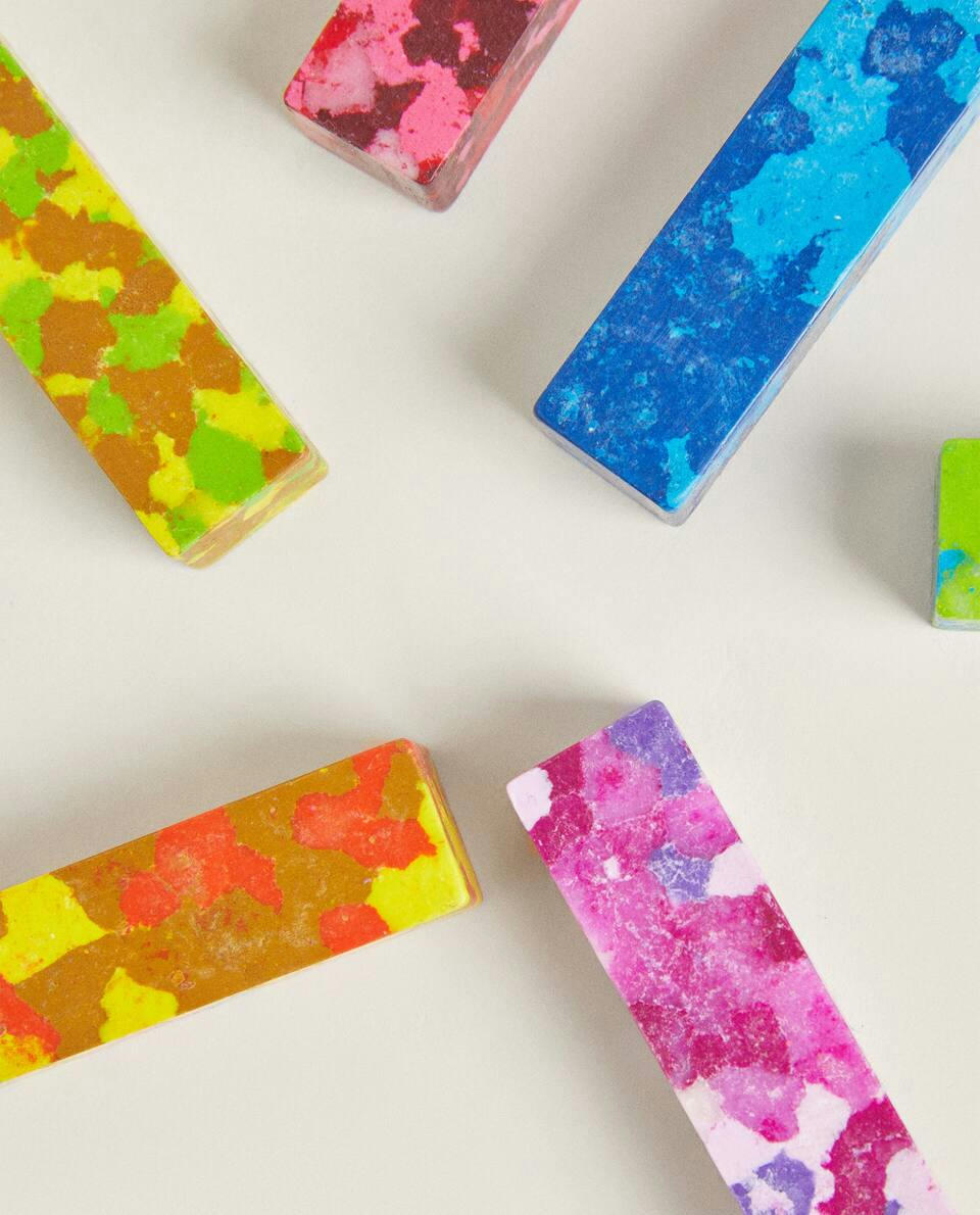 MULTICOLOURED CRAYONS (PACK OF 6)