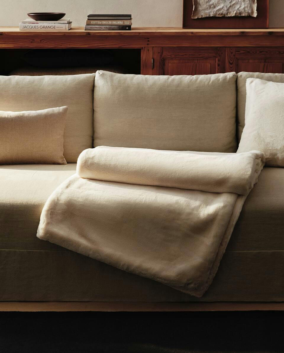 XL PLAIN FAUX FUR BLANKET