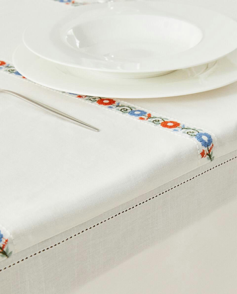 EMBROIDERED COTTON TABLECLOTH