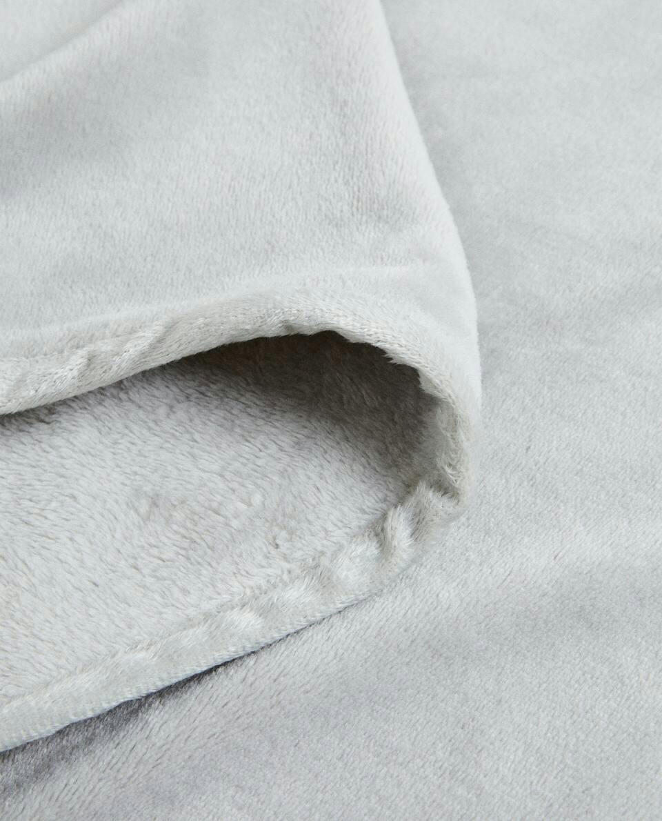 PLAIN FLEECE BLANKET
