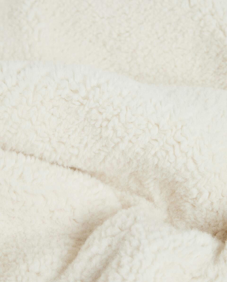 REVERSIBLE FLEECE BLANKET