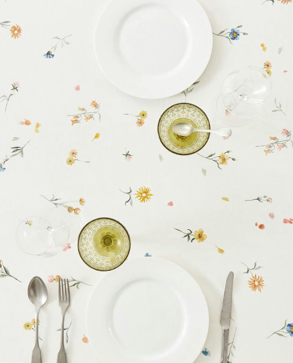 FLORAL PRINT TABLECLOTH