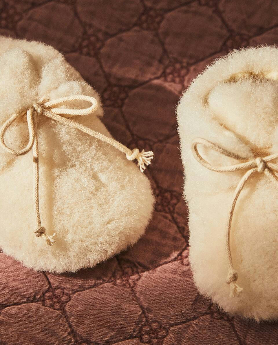 FAUX FUR BOOTIES WITH DRAWSTRING