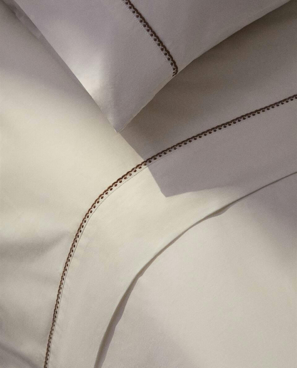 FLAT SHEET WITH TOPSTITCHING