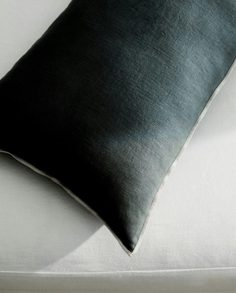 CUSHION COVER WITH OVERLOCK