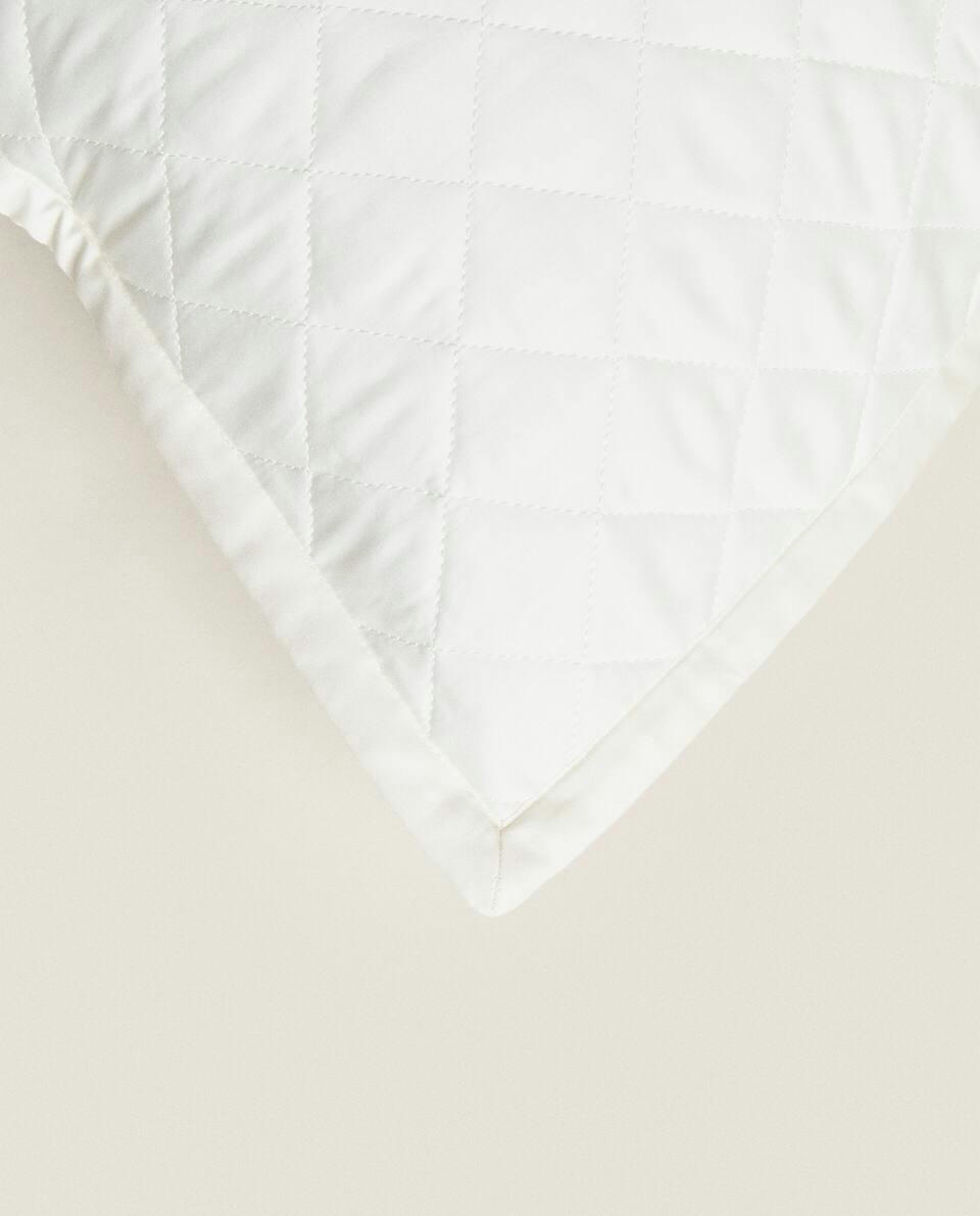 DIAMOND PATTERN CUSHION COVER