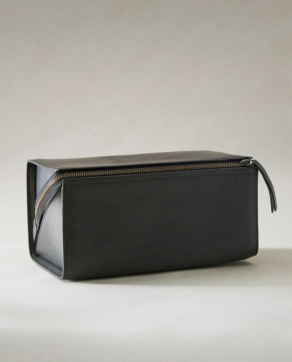 LARGE RIGID LEATHER TOILETRY BAG