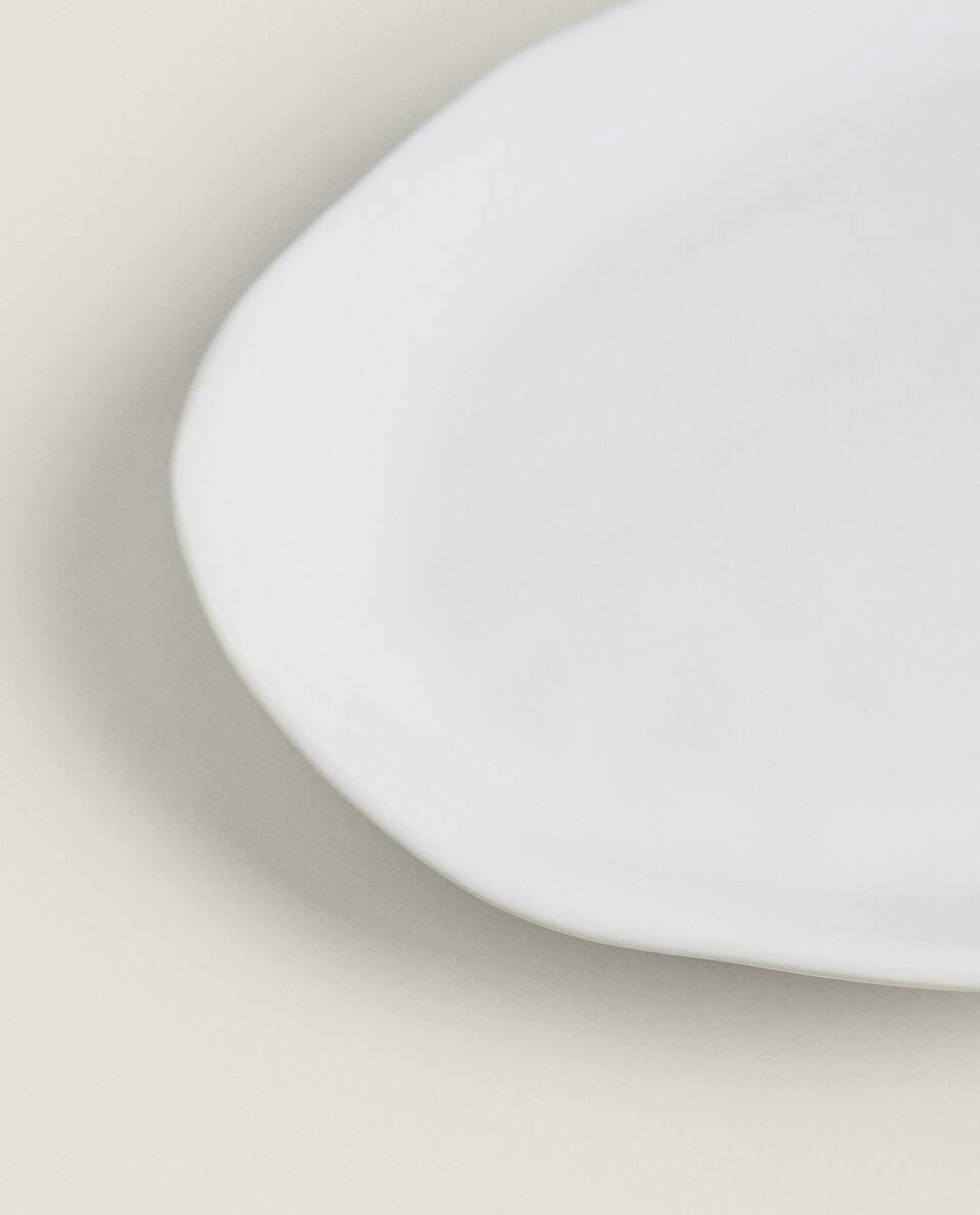 SET OF STONEWARE SERVING DISHES