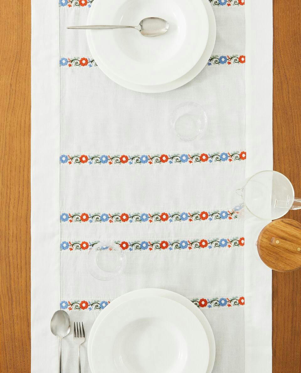 EMBROIDERED COTTON TABLE RUNNER