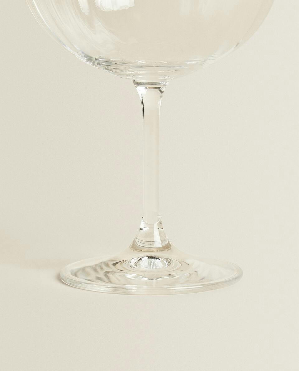 RAISED CRYSTALLINE WINE GLASS