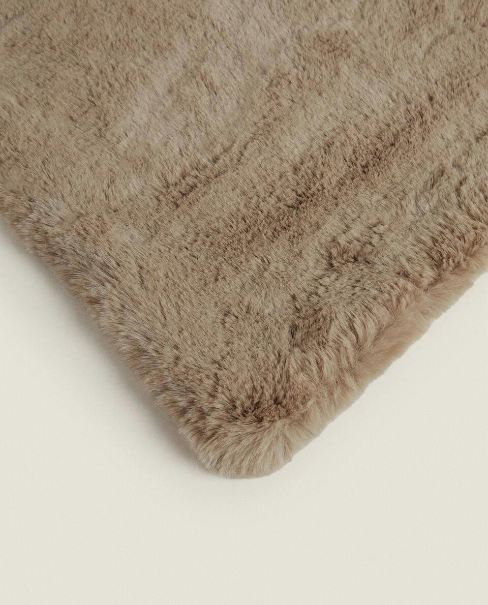 DOUBLE-TEXTURED FAUX FUR BLANKET