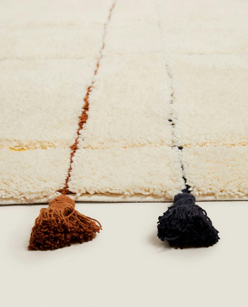 KIDS’ CHECK AND TASSELS RUG