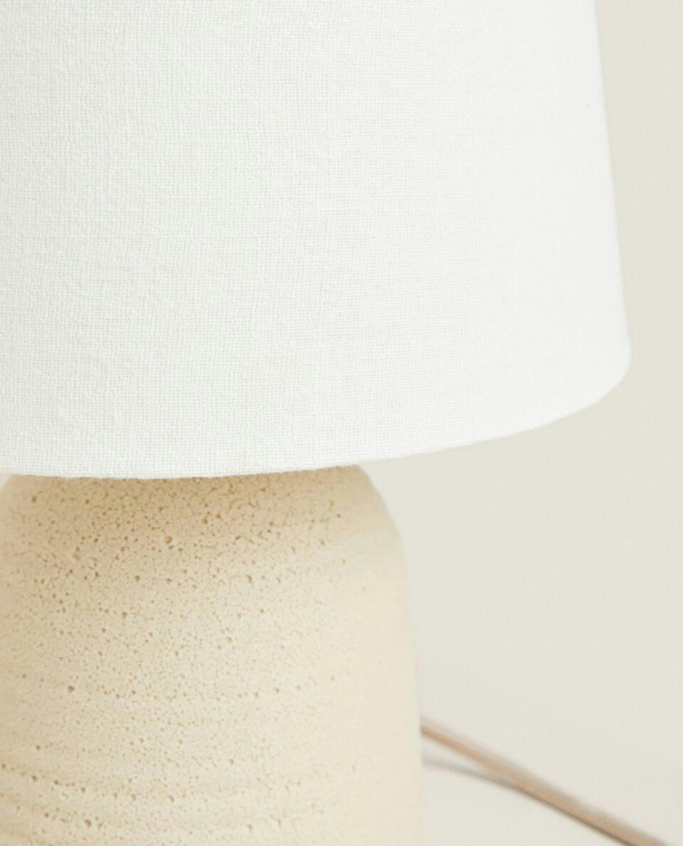 LAMP WITH SCORED STONEWARE BASE