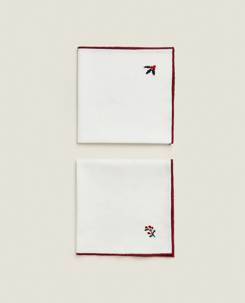 EMBROIDERED CHECK NAPKINS