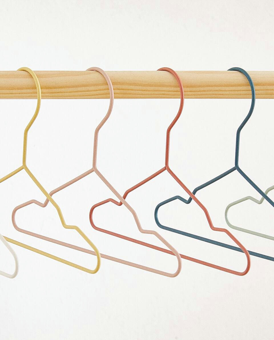 RUBBERISED BABY HANGER (PACK OF 6)