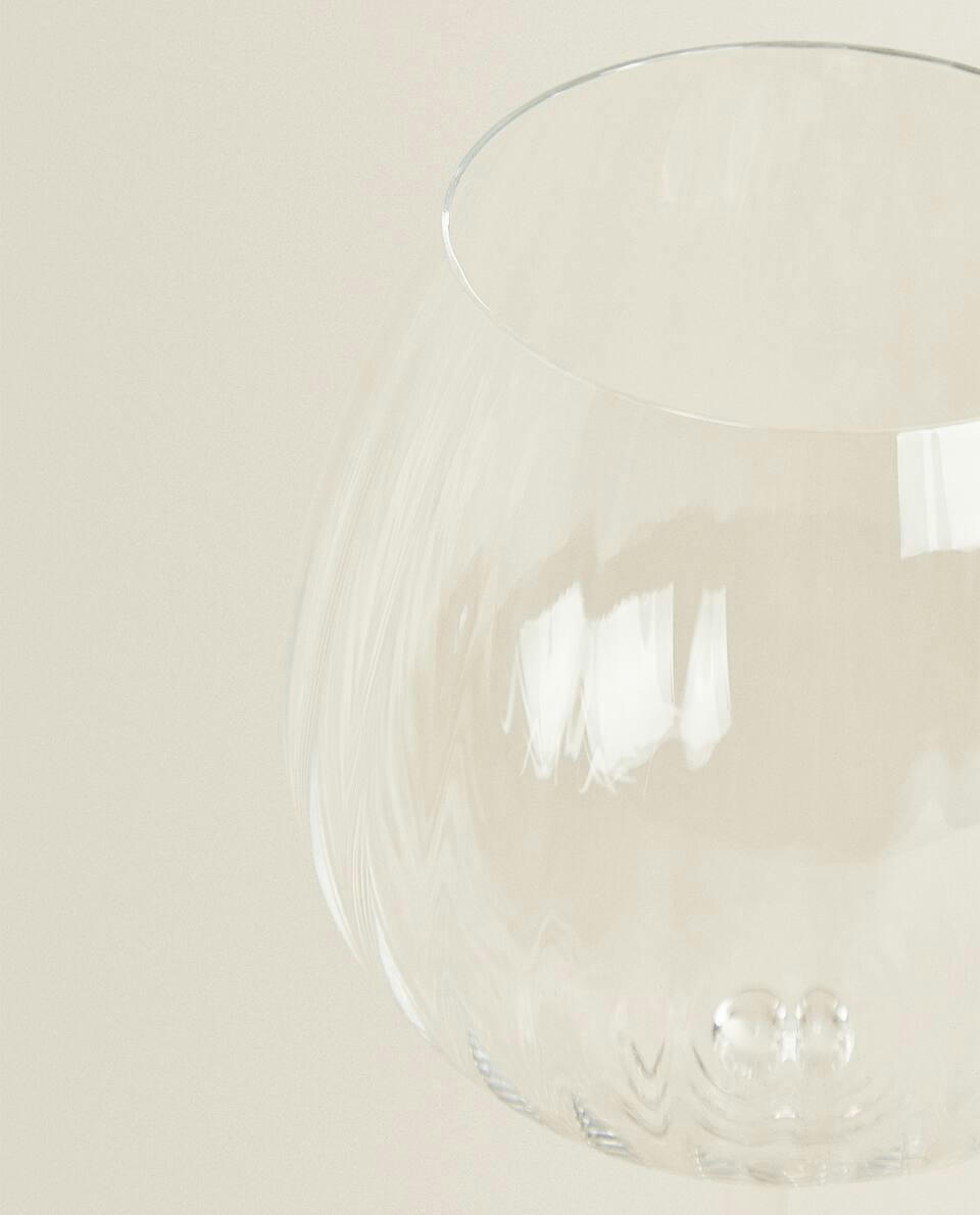 RAISED CRYSTALLINE WINE GLASS