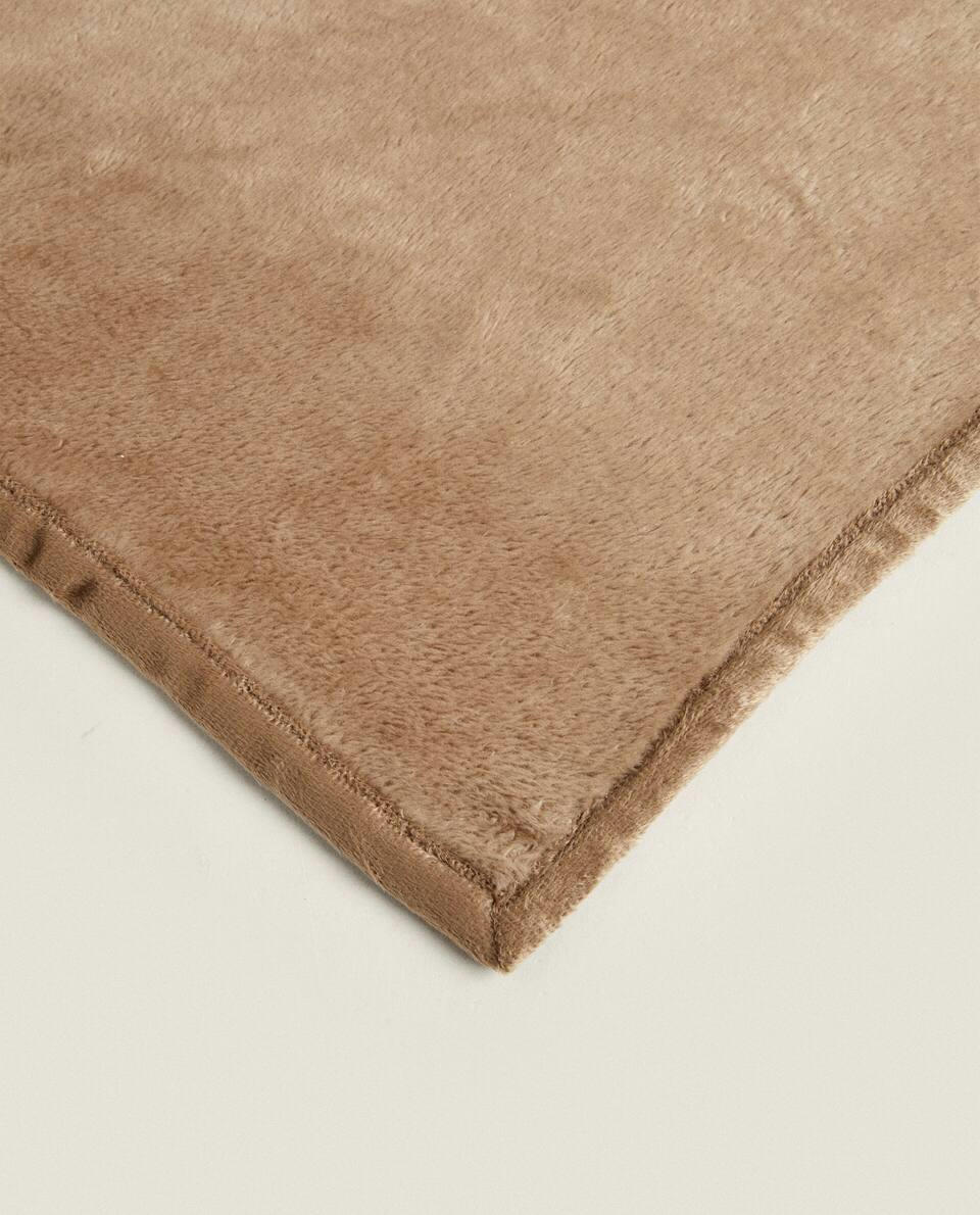 PLAIN FLEECE BLANKET