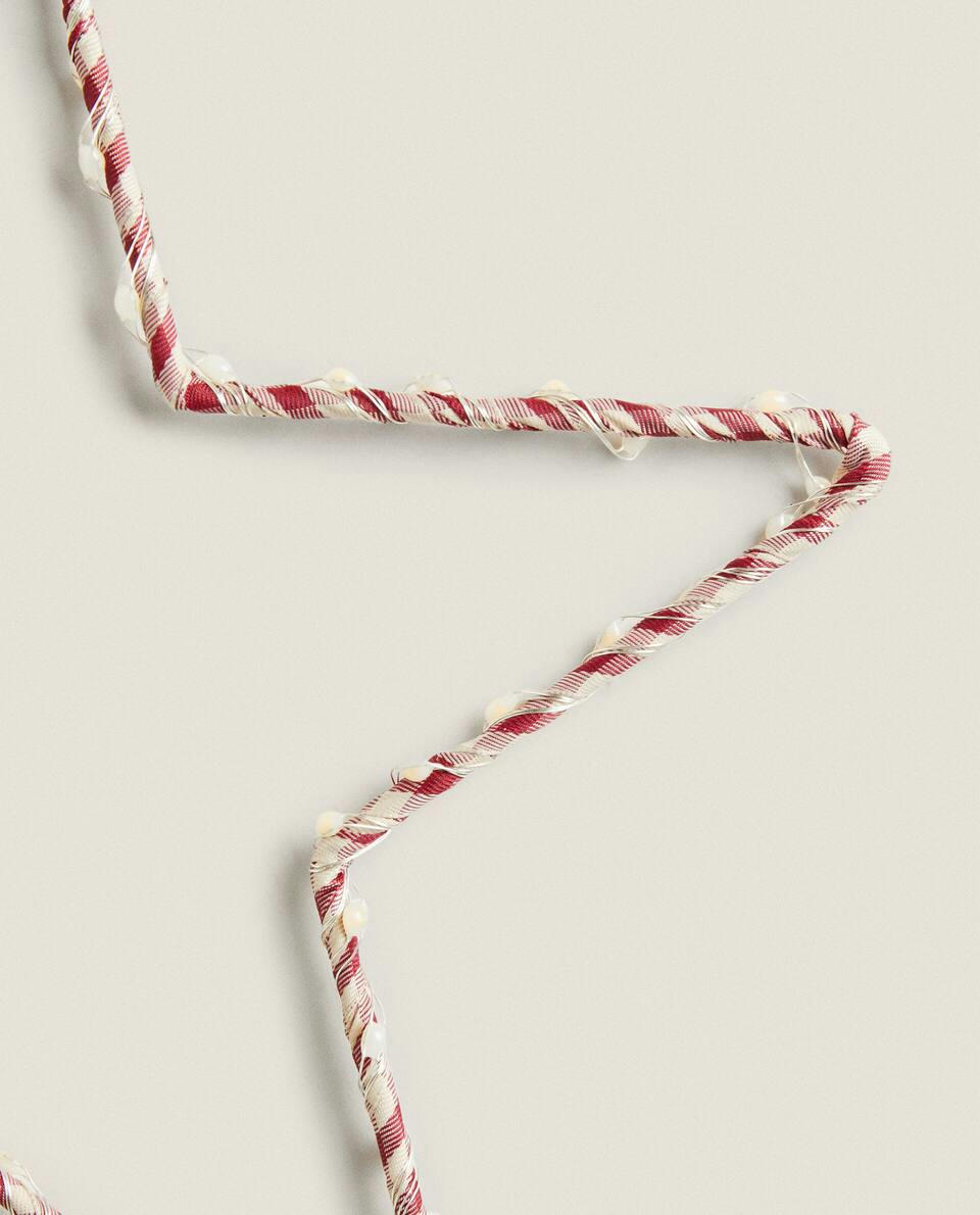 LIGHT-UP STAR CHRISTMAS DECORATION