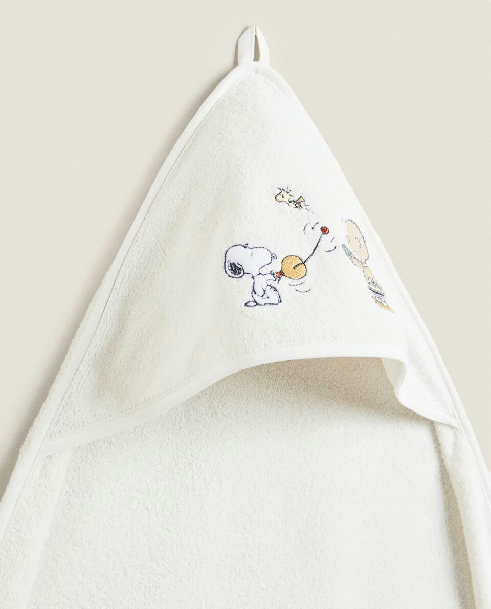 PEANUTS? BABY CAPE
