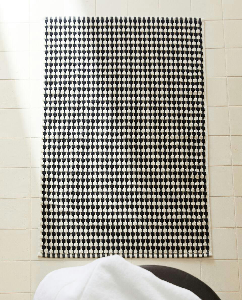 TEXTURED WAFFLE BATH MAT