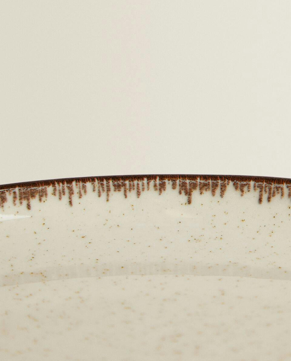 PORCELAIN TABLEWARE WITH ANTIQUE FINISH RIM