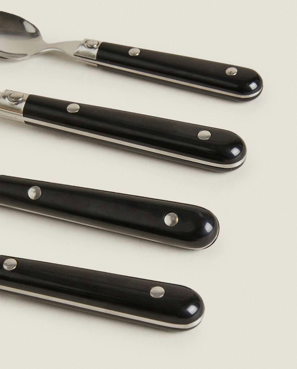 BLACK CUTLERY SET (4 PIECES)