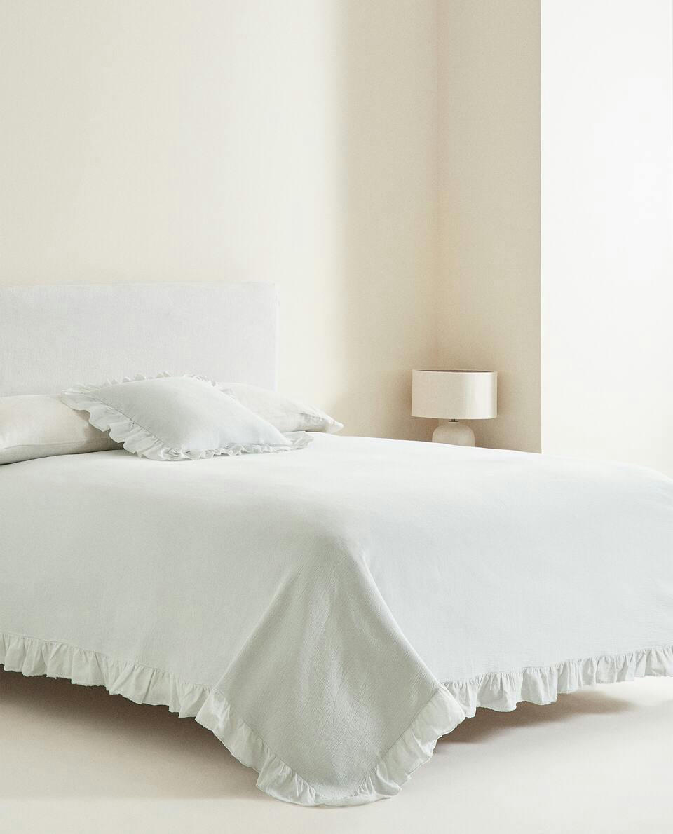 RUFFLE TRIM BEDSPREAD