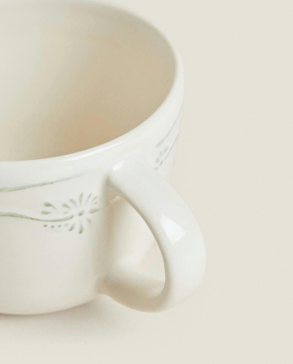 EARTHENWARE BREAKFAST MUG WITH RAISED CHRISTMAS DESIGN