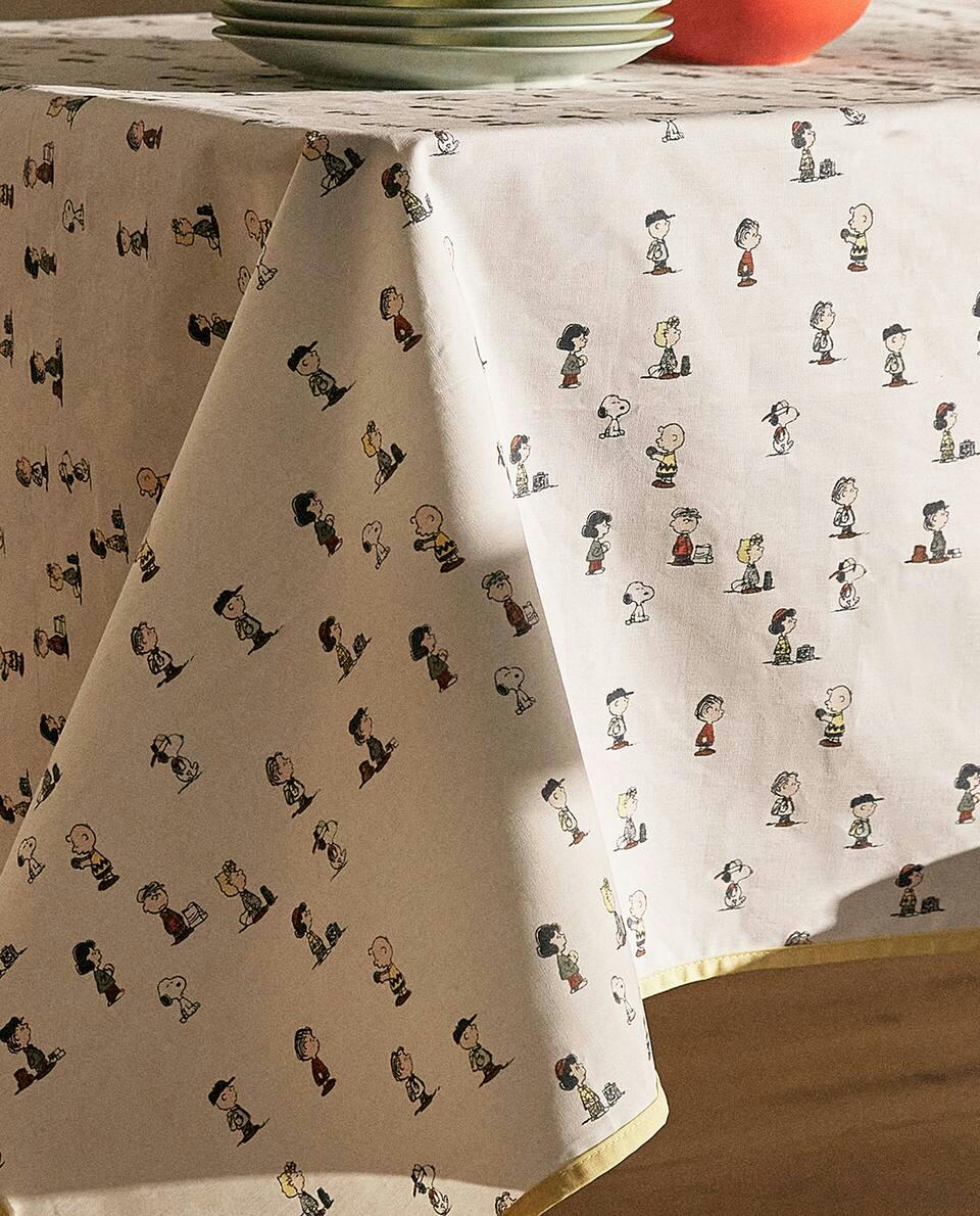 PEANUTS? RESIN/COATED TABLECLOTH