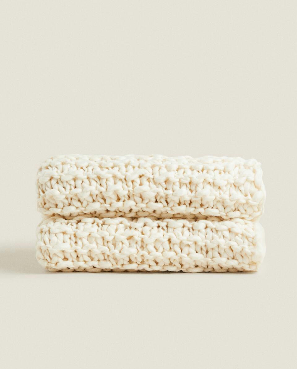 PLAIN CHUNKY KNIT BLANKET