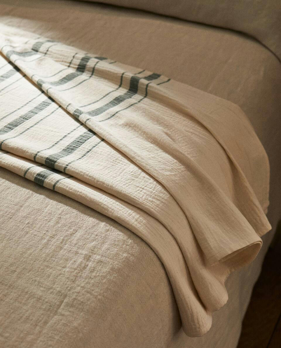 LIGHTWEIGHT STRIPED BLANKET