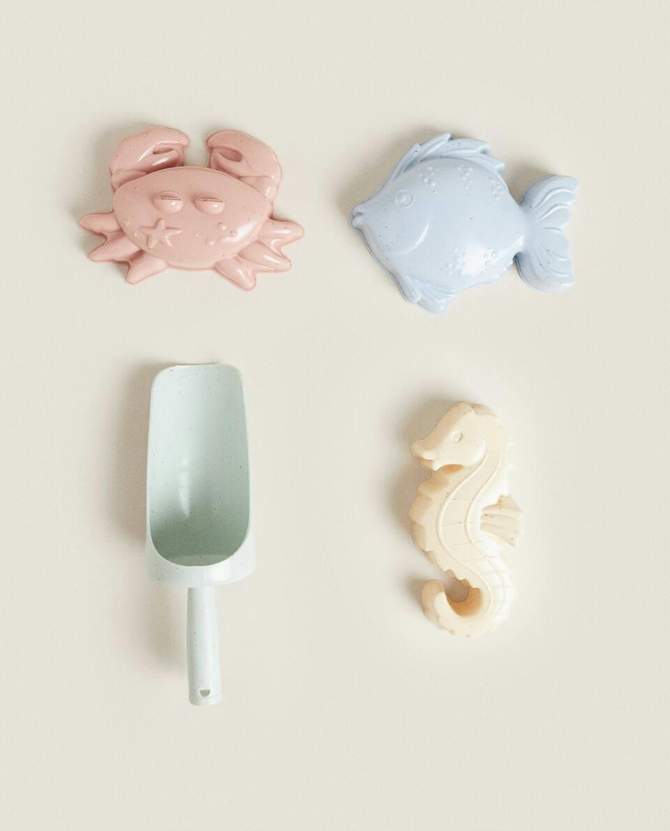 CHILDREN’S TOY SET OF MOULDS