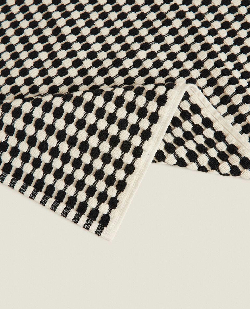 TEXTURED WAFFLE BATH MAT