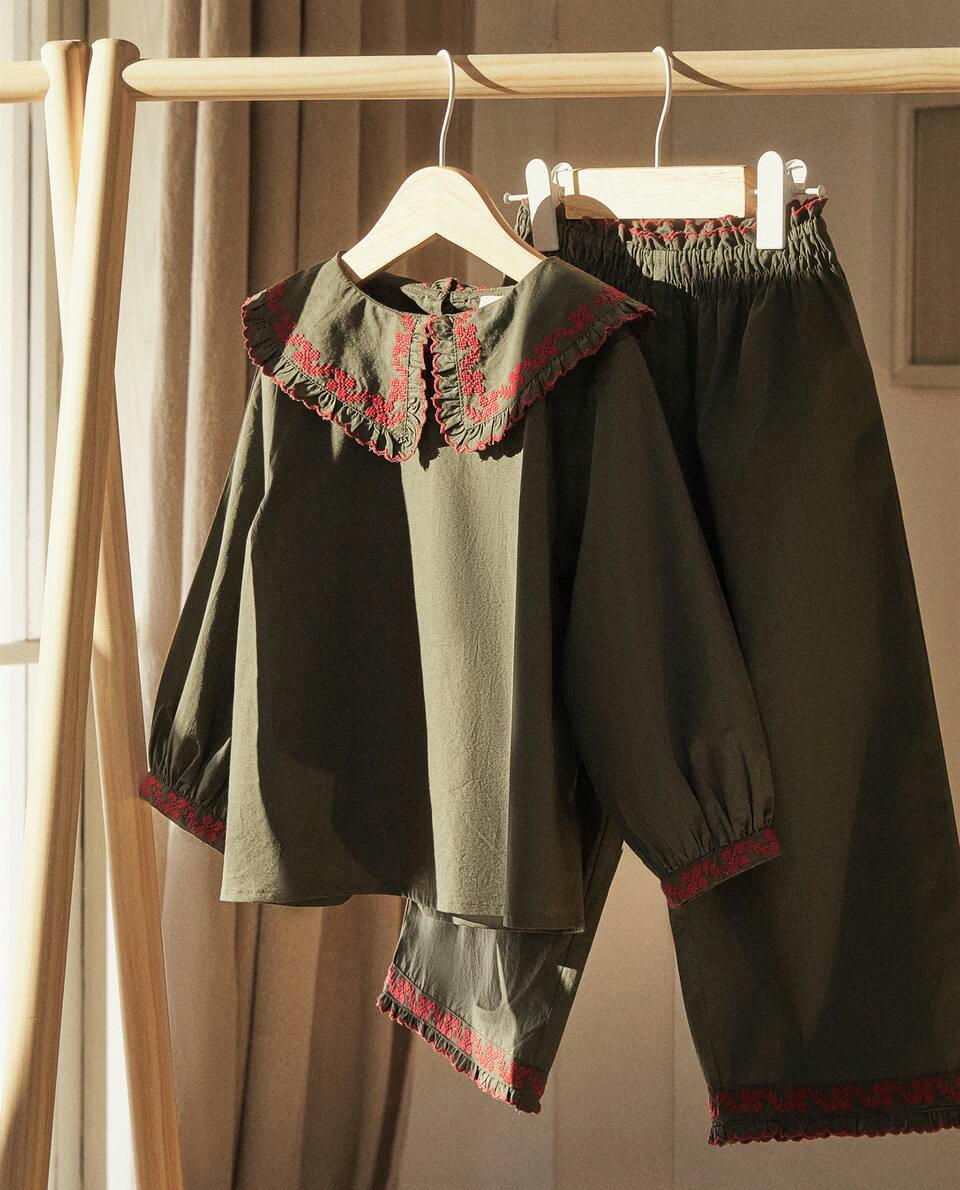 CHILDREN’S CHRISTMAS PYJAMA SET WITH EMBROIDERED COLLAR