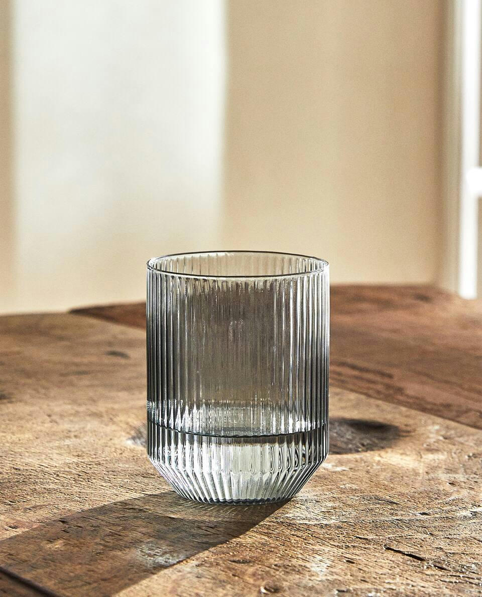 BOROSILICATE GLASS TUMBLER WITH RAISED LINES