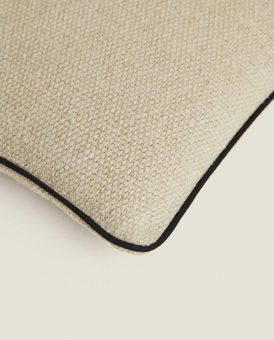 SEAT CUSHION WITH PIPING