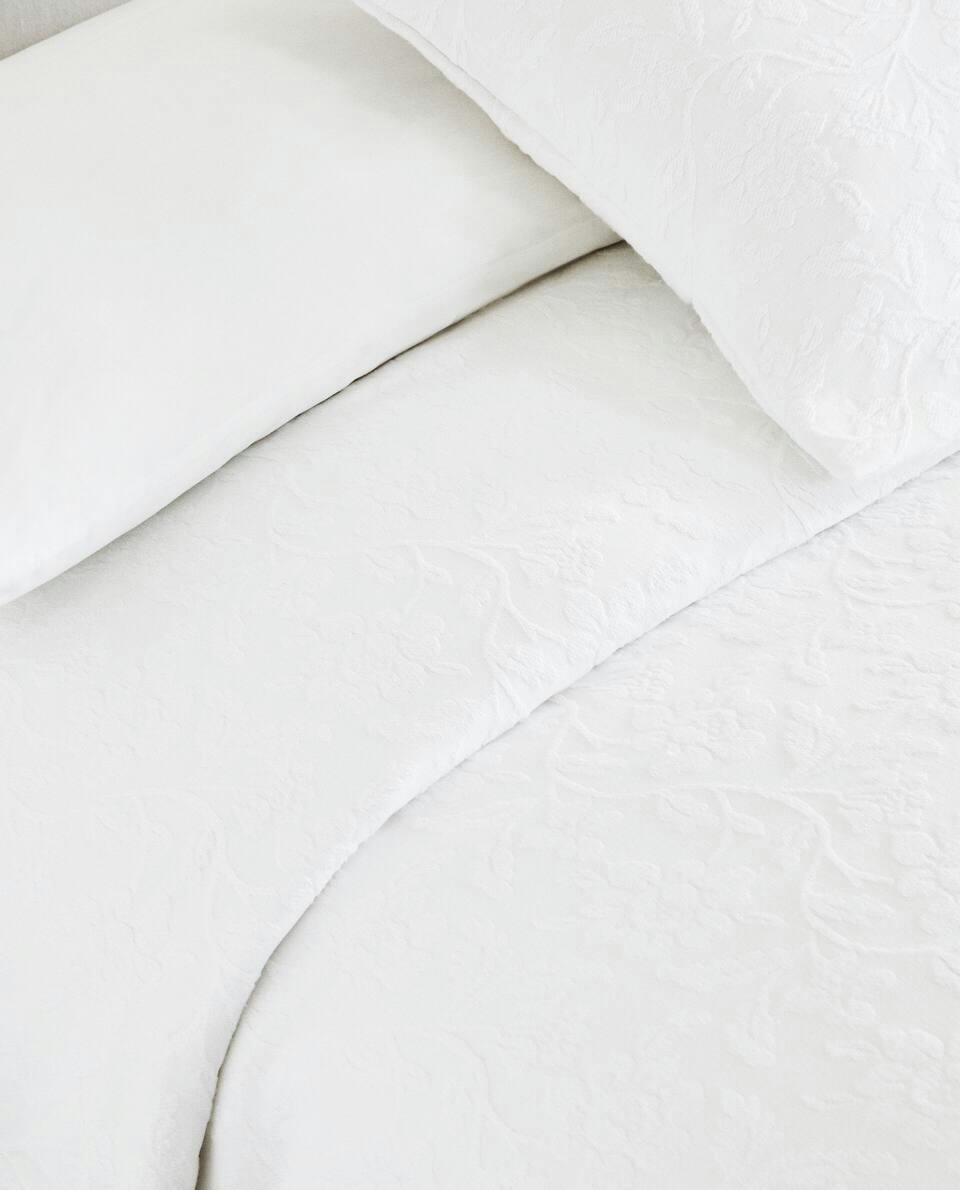 BEDSPREAD WITH FLORAL EMBROIDERY