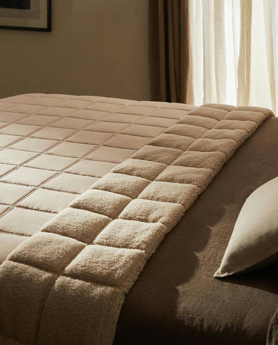 REVERSIBLE CHECKED QUILT