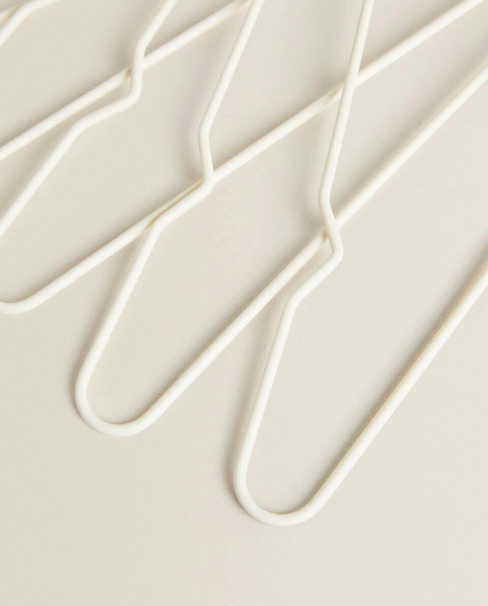 RUBBERISED HANGERS (PACK OF 6)