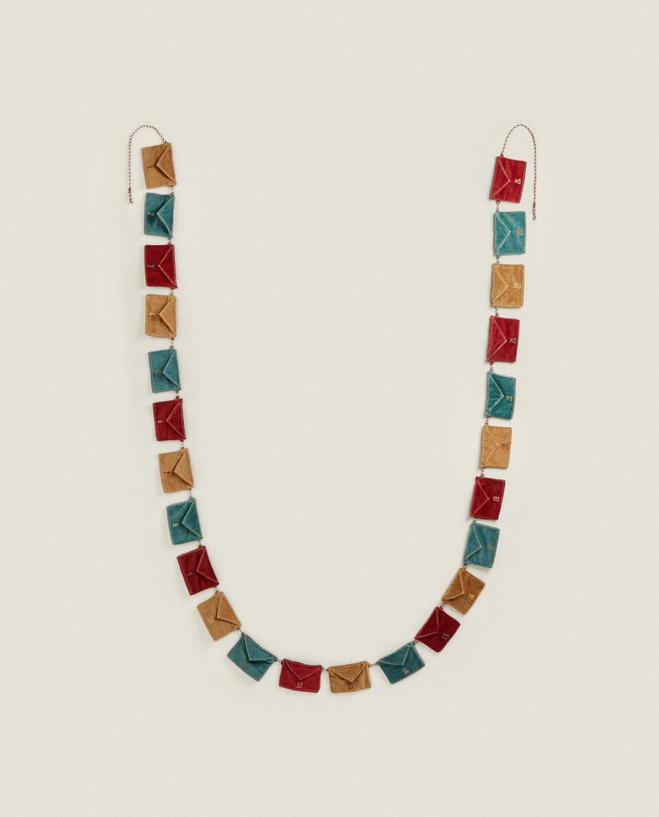 CHILDREN’S ADVENT CALENDAR WITH CHRISTMAS GARLAND