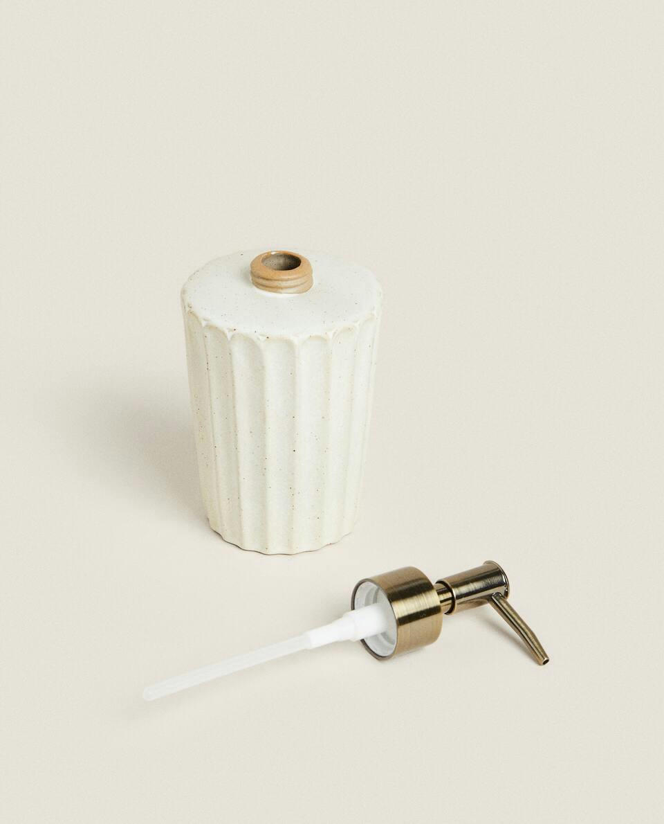 SCALLOPED CERAMIC BATHROOM SET